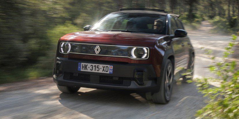 Renault adds a folding fabric roof to the 4 E-Tech electric crossover